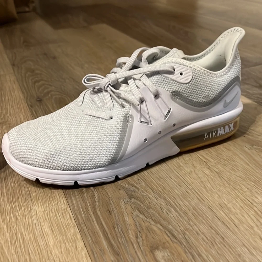 Nike Air Max Sequent 3 Women Running Shoes White Grey NWT Size 9.5 - Picture 3 of 10